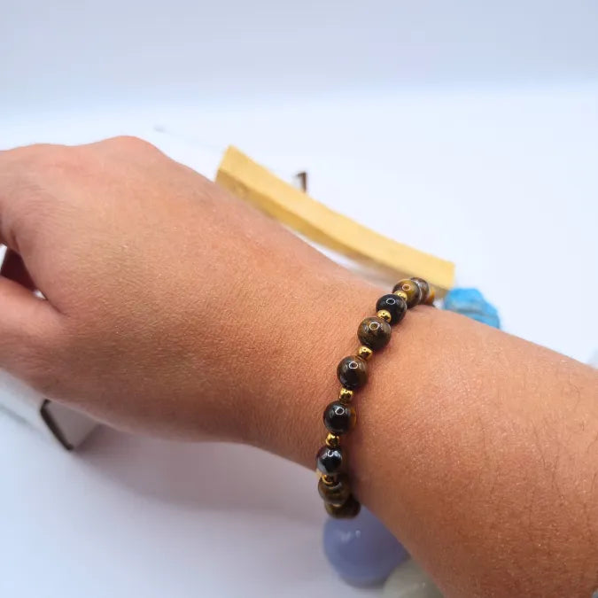 Bracelet oeil de tigre 6mm et perles dorées 3mm avec un tour de poignet 7cm