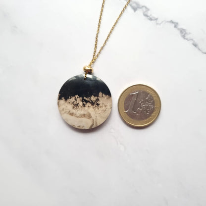 taille pendentif palmier fossil beige rond MystikBox